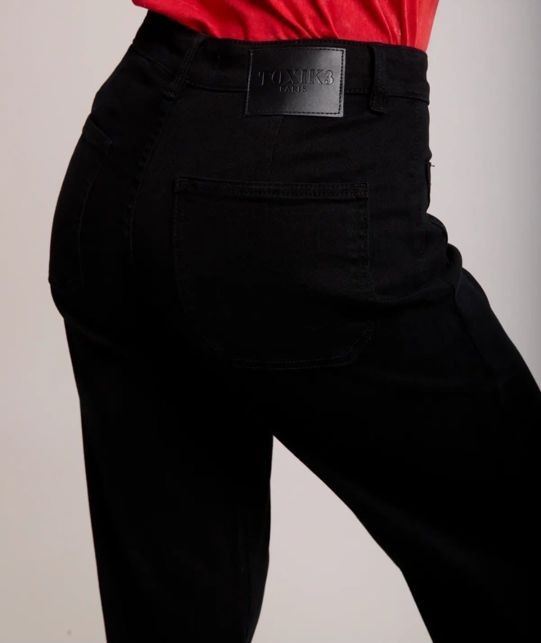 BLACK JEANS